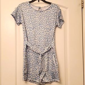 Girls jumper; blue leopard print; kids size large; pockets; super comfy